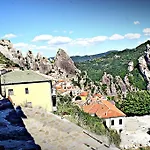 Bed & Breakfast Monserrat 3*