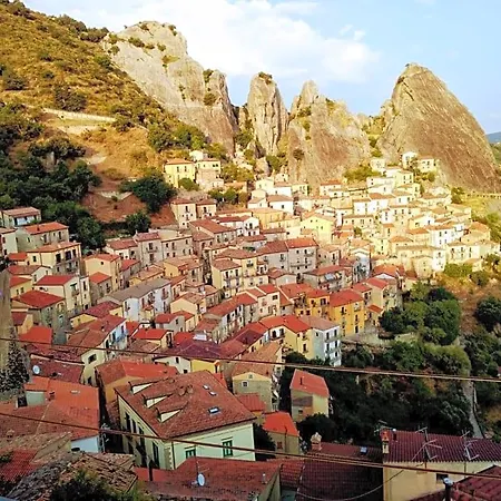 Monserrat Bed & Breakfast 4*