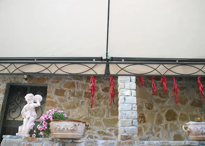 Monserrat Bed & Breakfast 3*